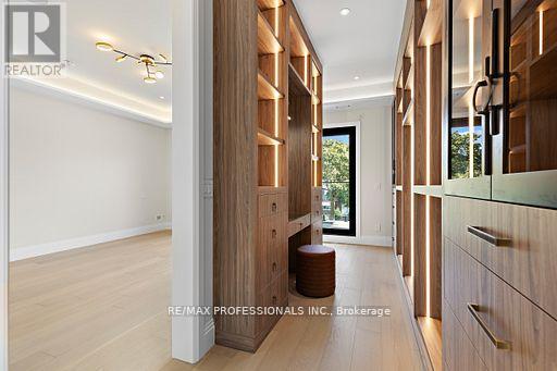 122 Ashbourne Drive, Toronto, Ontario  M9B 4H8 - Photo 34 - W12706094