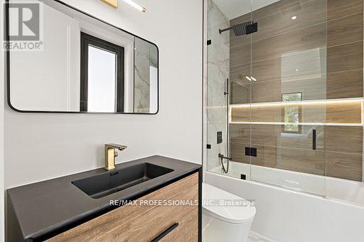 122 Ashbourne Drive, Toronto, Ontario  M9B 4H8 - Photo 29 - W12706094