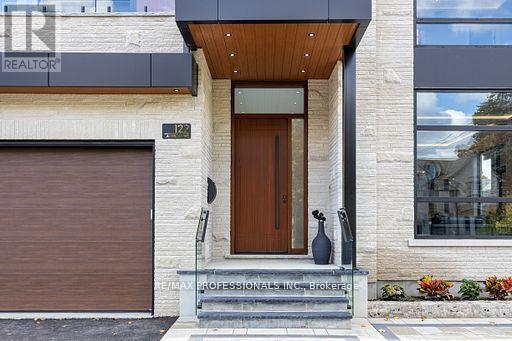 122 Ashbourne Drive, Toronto, Ontario  M9B 4H8 - Photo 3 - W12706094