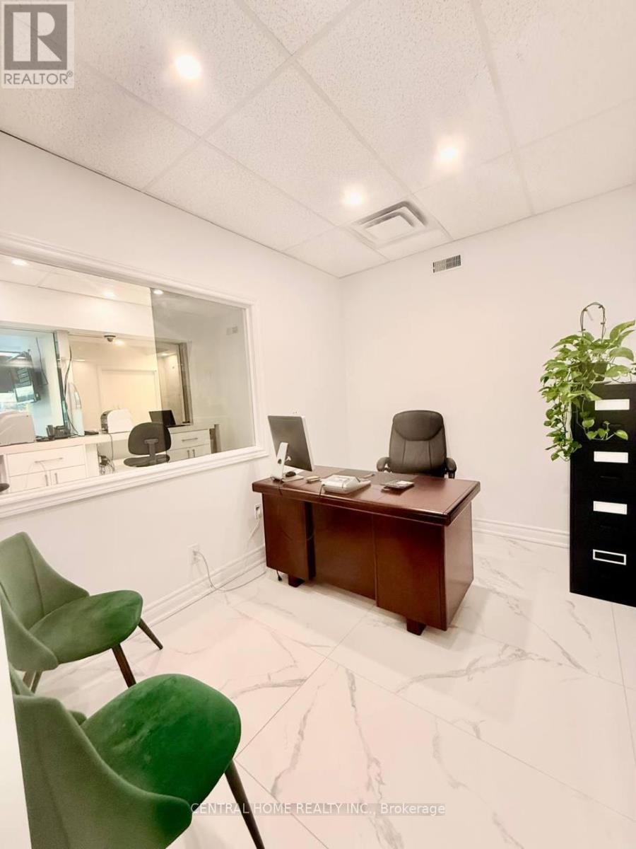 4578 Yonge St, Toronto, Ontario  M2N 5L7 - Photo 7 - C12708916