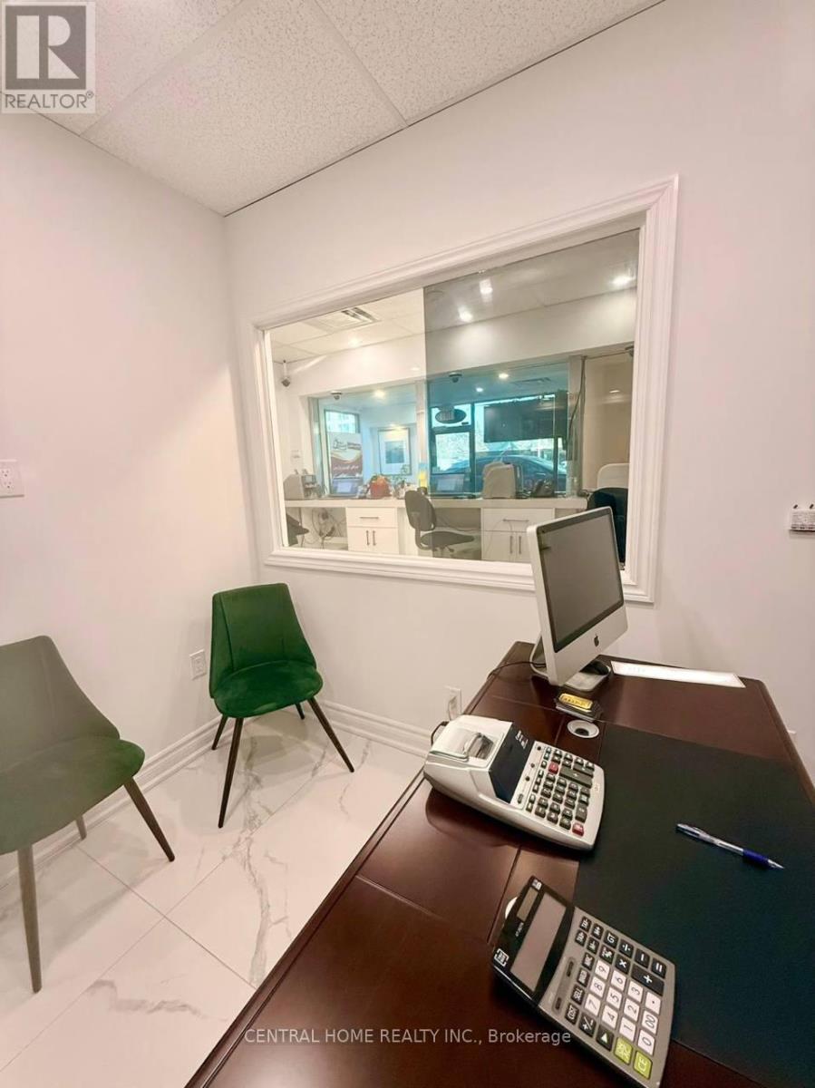 4578 Yonge St, Toronto, Ontario  M2N 5L7 - Photo 8 - C12708916