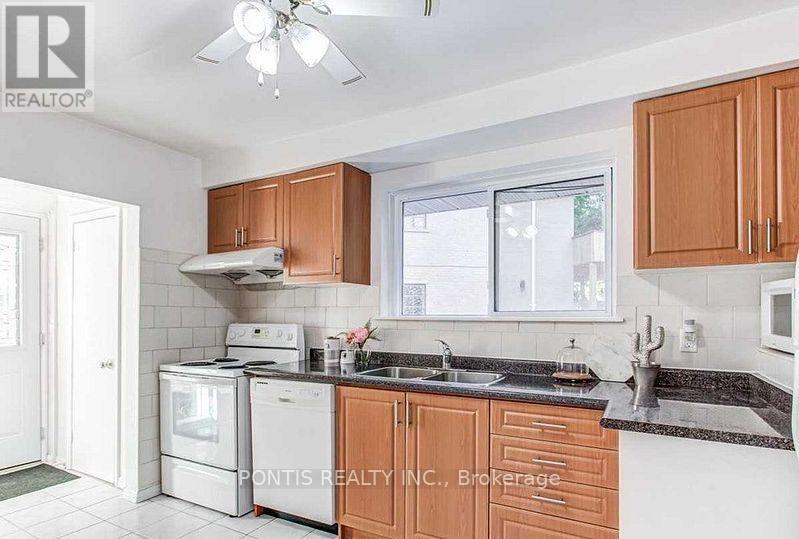 Main Level - 14 Dunboyne Court N, Toronto (Westminster-Branson), Ontario  M2R 2B7 - Photo 4 - C12708962