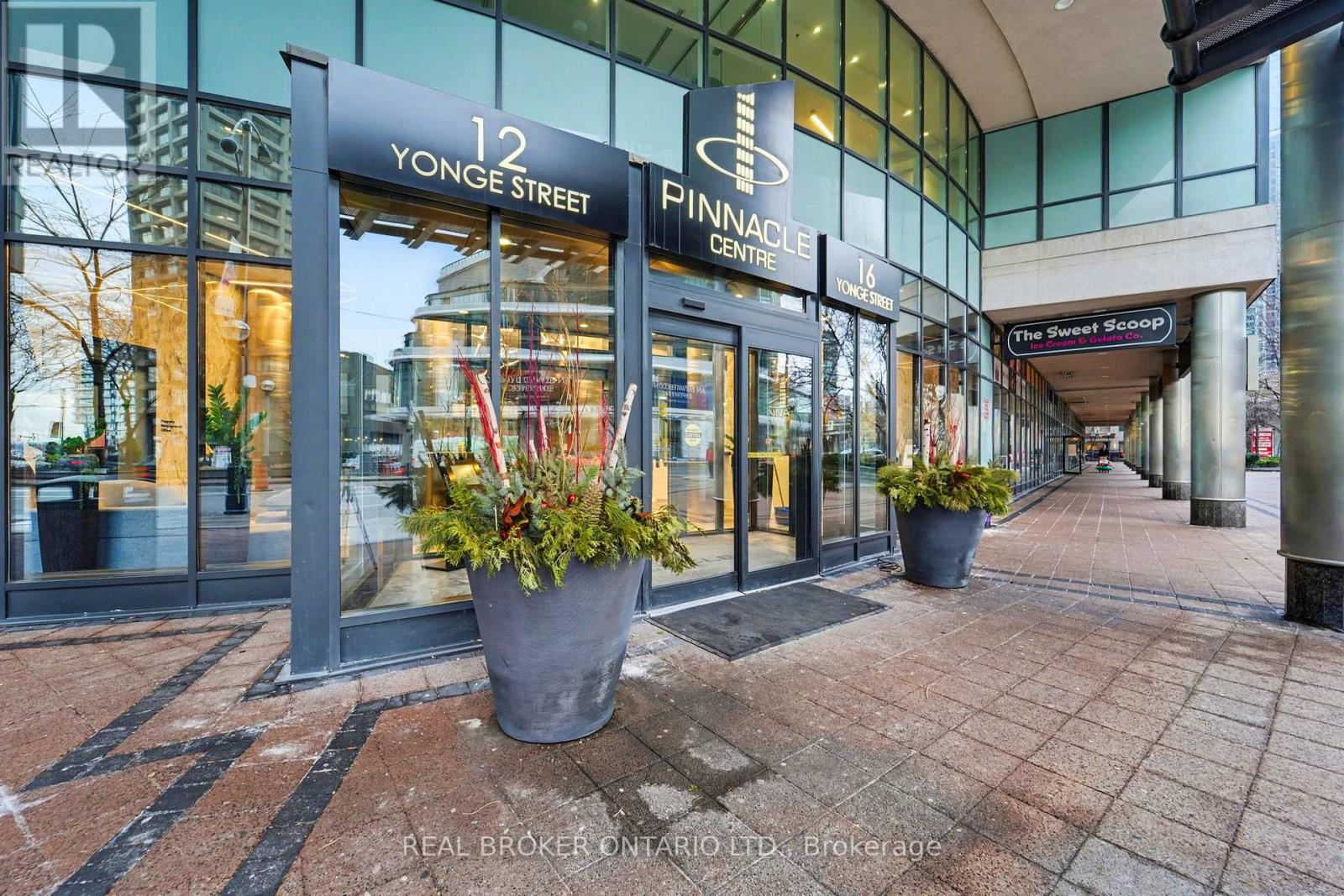 911 - 12 Yonge Street, Toronto, Ontario  M5E 1Z9 - Photo 2 - C12708996