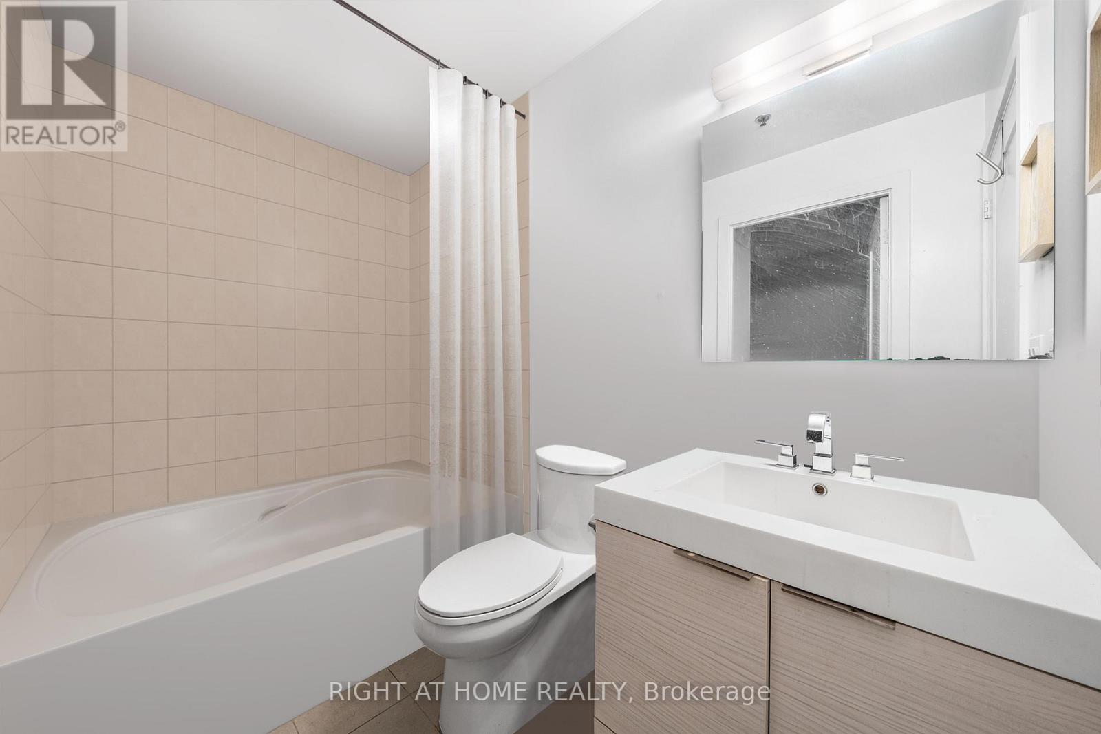 1611 - 318 Richmond Street W, Toronto, Ontario  M5V 1X2 - Photo 8 - C12709082