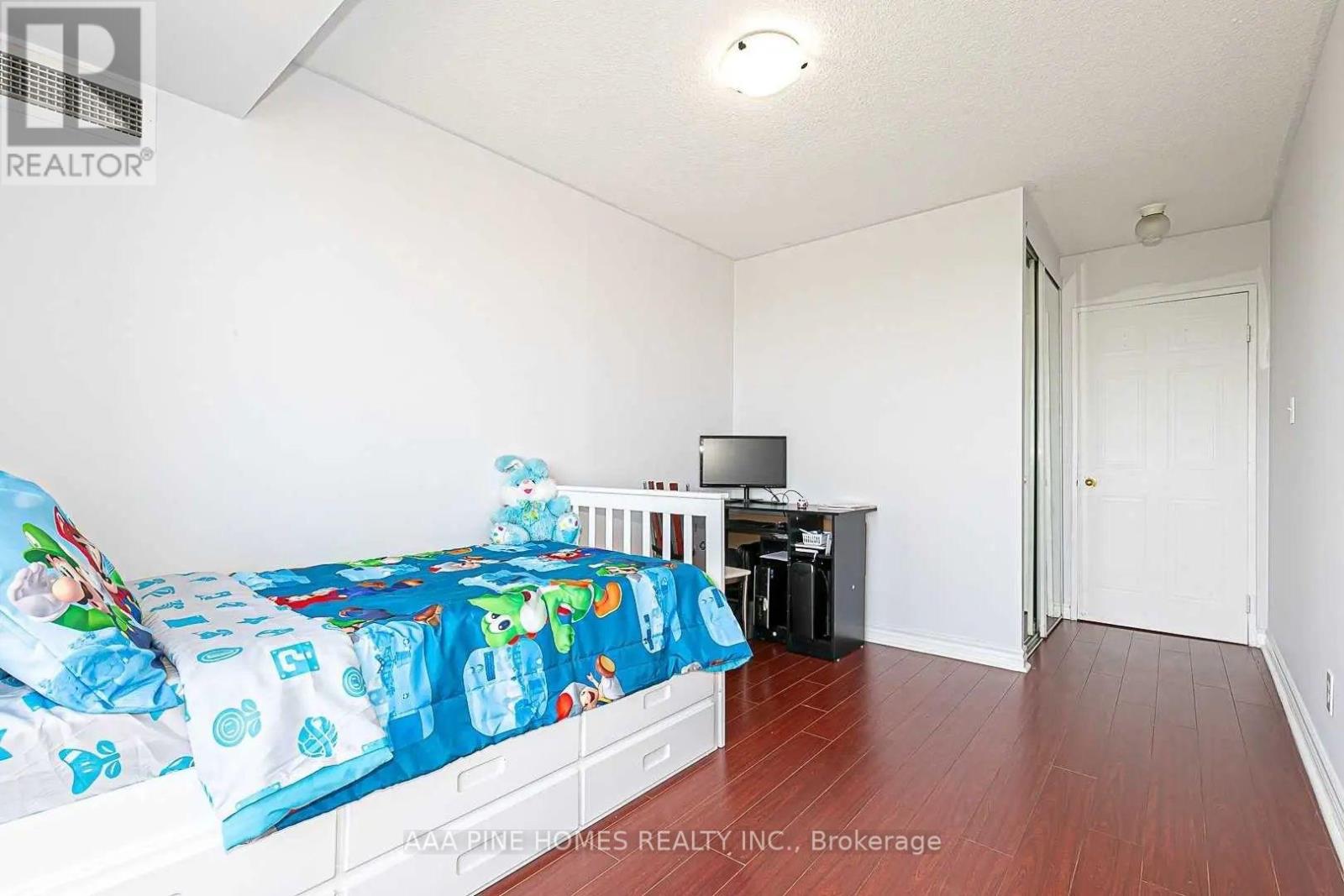 1111 - 2550 Lawrence Avenue E, Toronto, Ontario  M1P 4Z3 - Photo 2 - E12709010