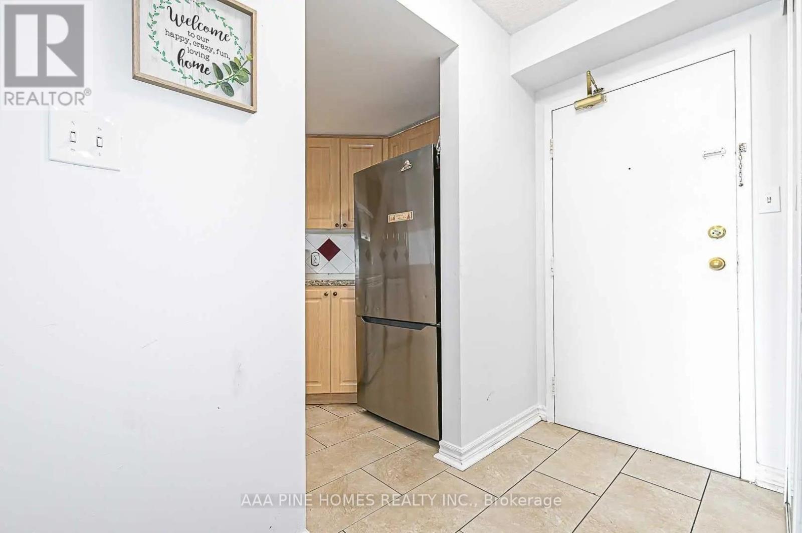 1111 - 2550 Lawrence Avenue E, Toronto, Ontario  M1P 4Z3 - Photo 3 - E12709010