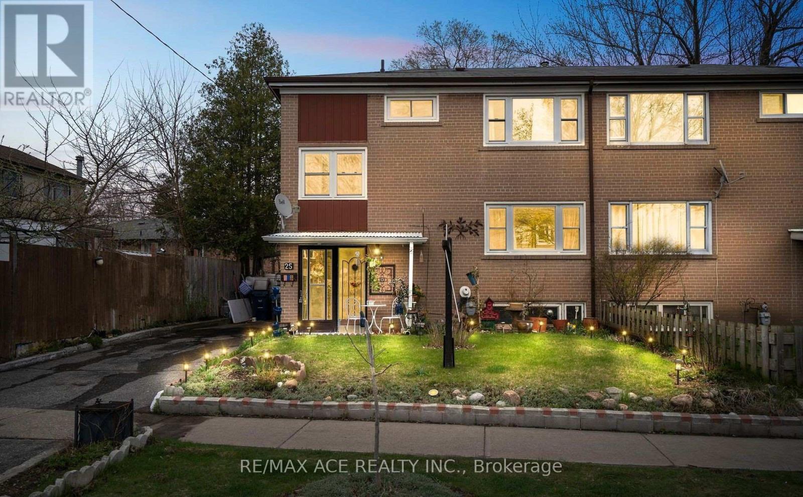 MAIN - 25 OVERTURE ROAD, Toronto, Ontario