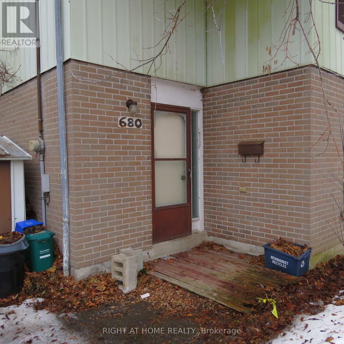 680 Elgin Street, Newmarket, Ontario  L3Y 3B4 - Photo 4 - N12708936