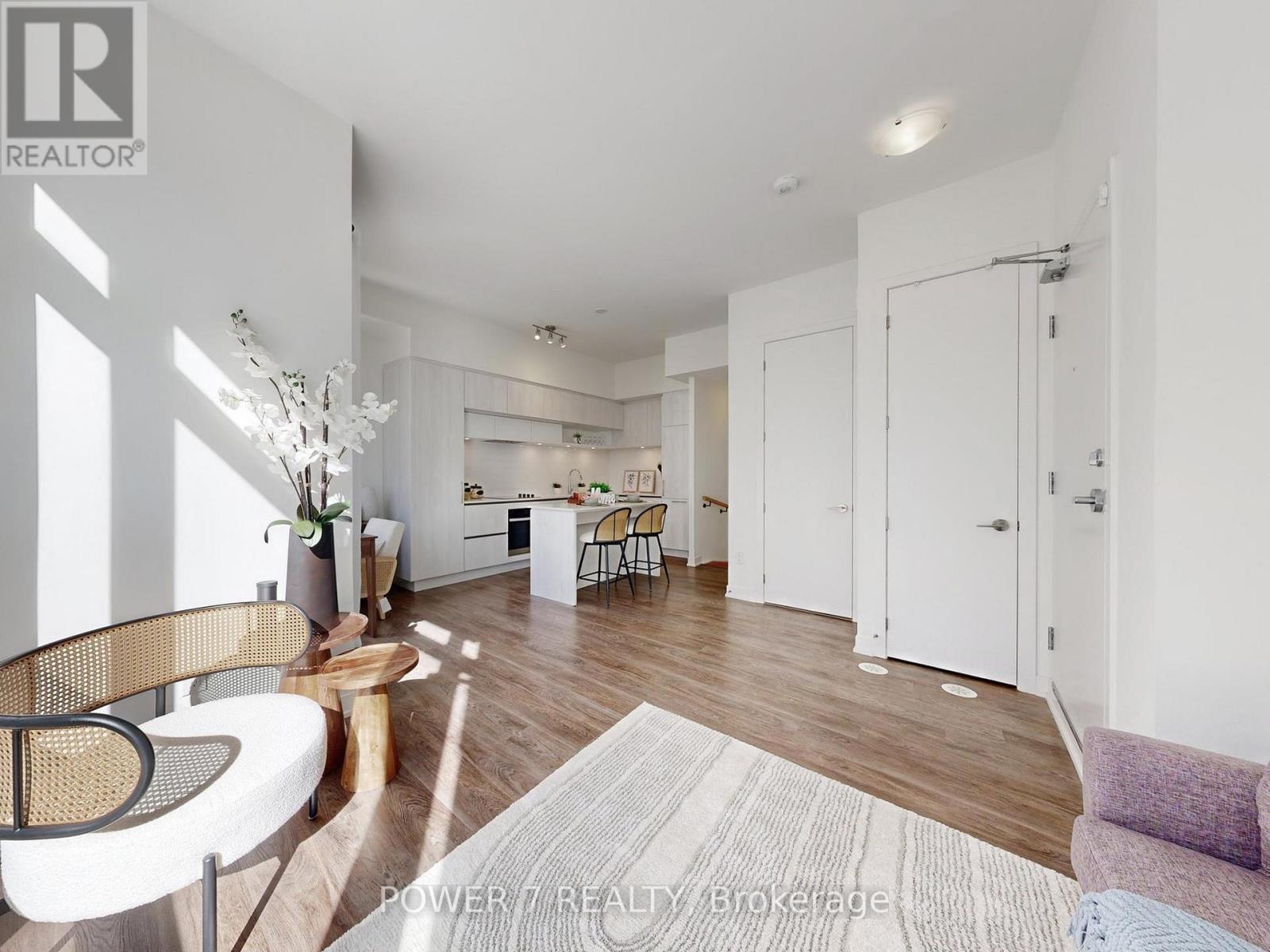 1009 - 14 David Eyer Road, Richmond Hill, Ontario  L4S 0N4 - Photo 4 - N12709020