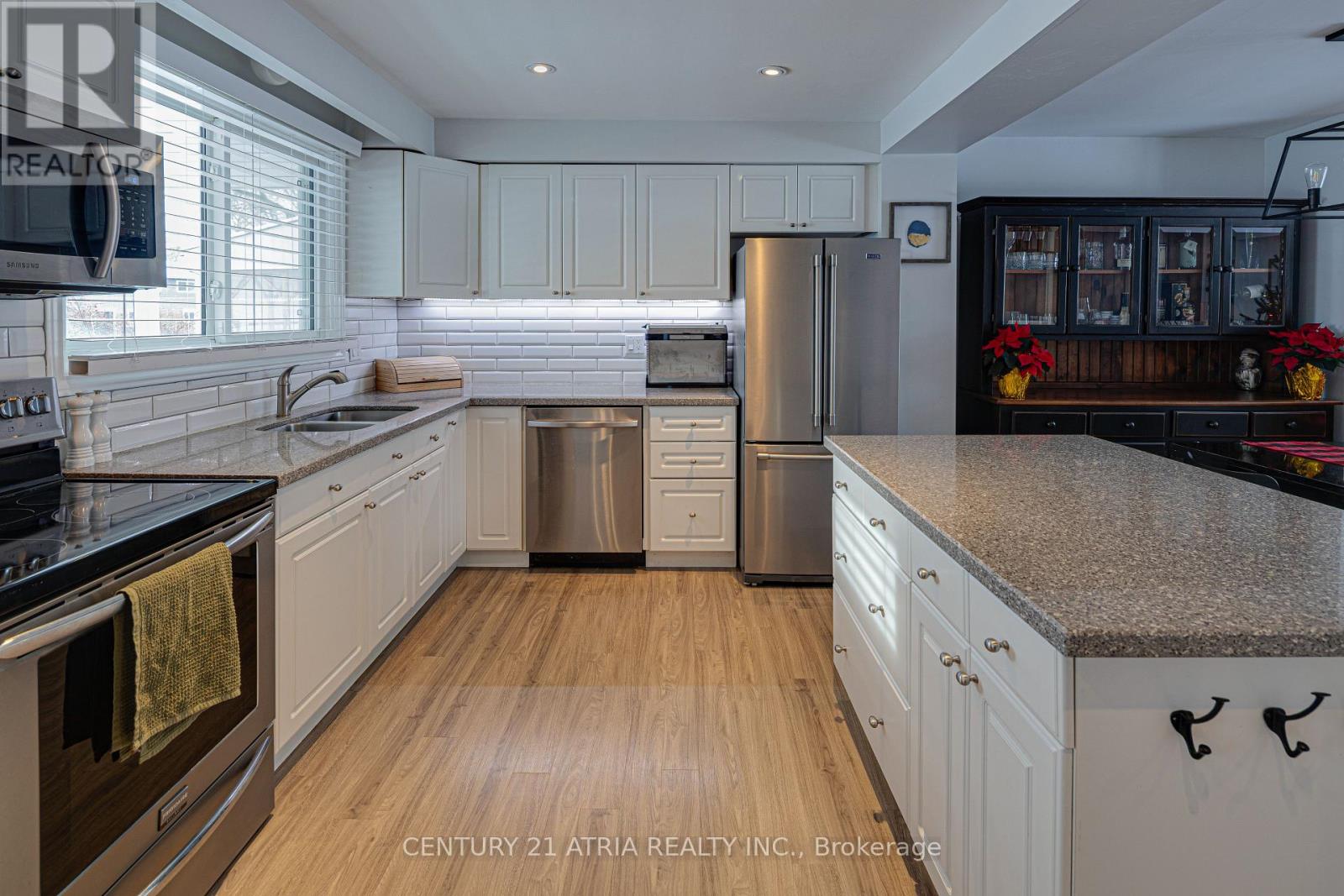 251 Stouffer Street, Whitchurch-Stouffville, Ontario  L4A 4Y8 - Photo 5 - N12709054