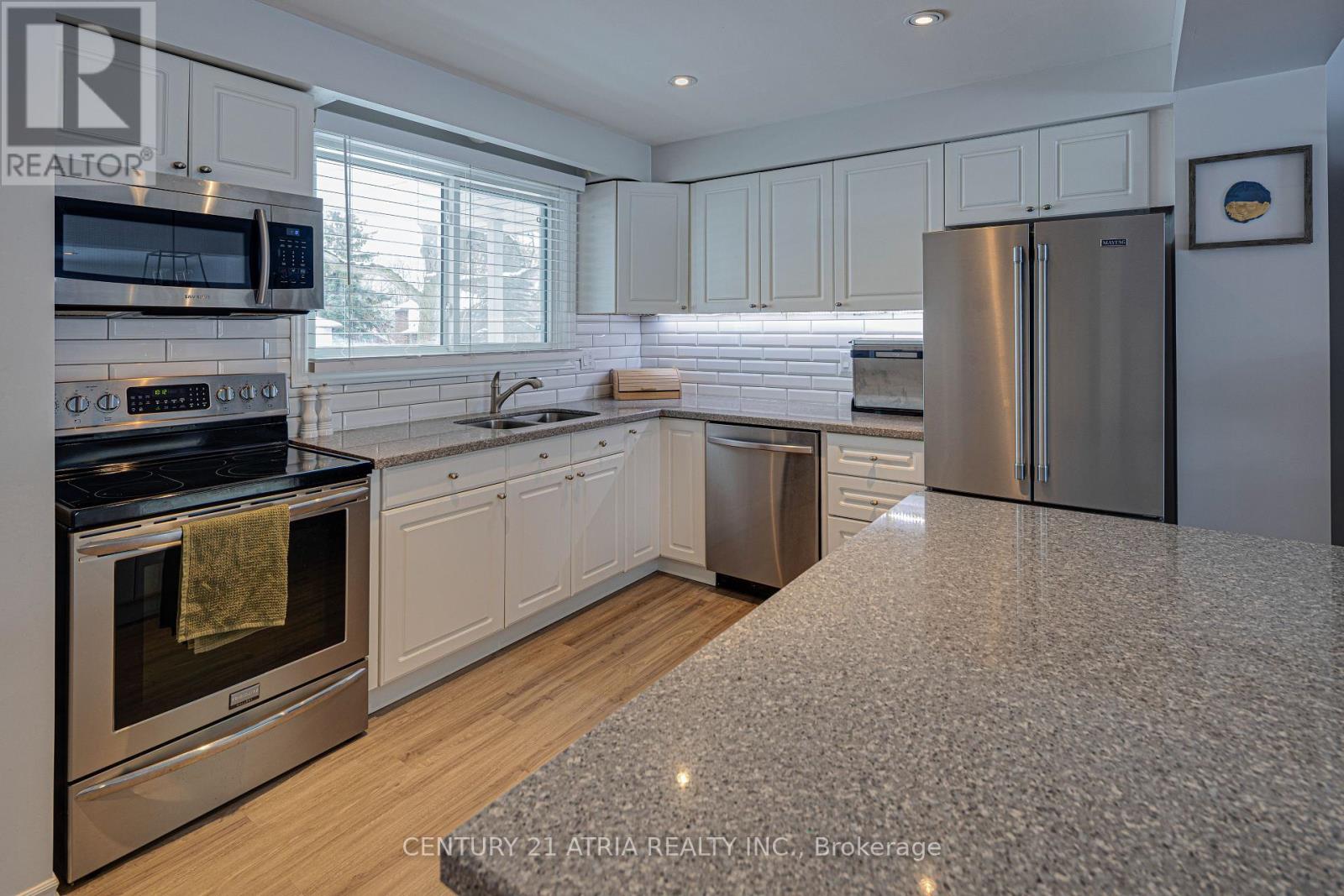 251 Stouffer Street, Whitchurch-Stouffville, Ontario  L4A 4Y8 - Photo 6 - N12709054