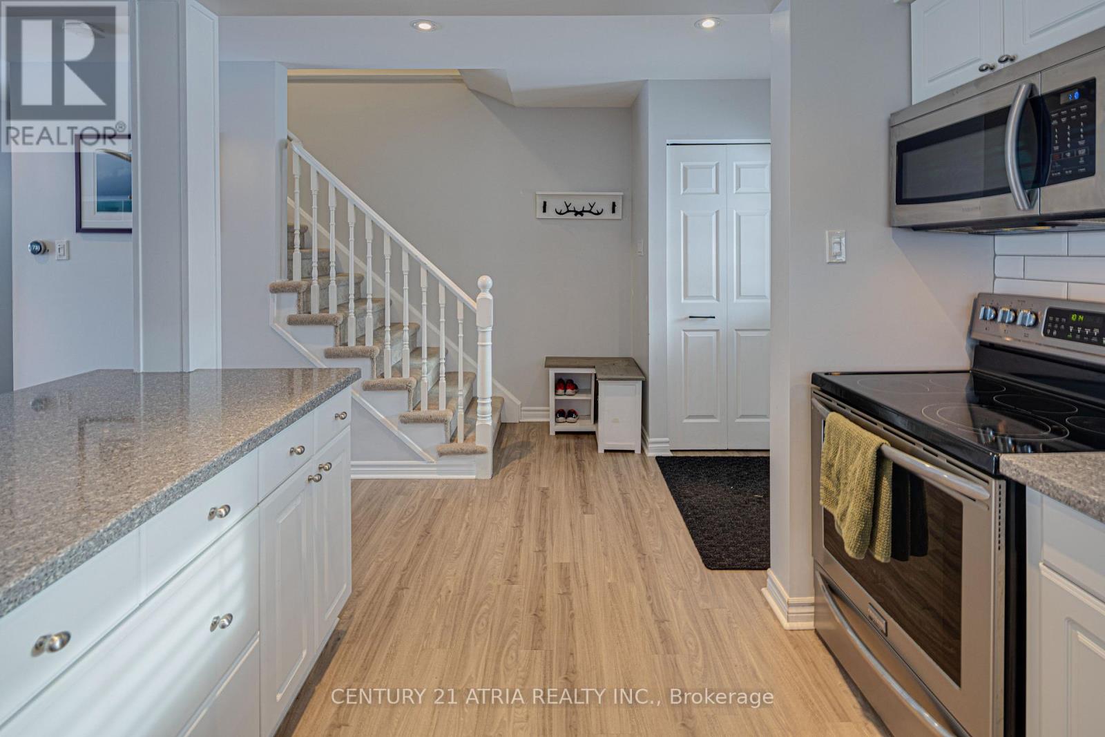 251 Stouffer Street, Whitchurch-Stouffville, Ontario  L4A 4Y8 - Photo 7 - N12709054