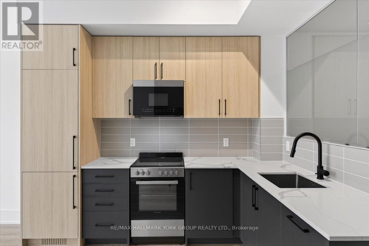 112 - 2075 King Road, King, Ontario  L7B 0R6 - Photo 6 - N12709068