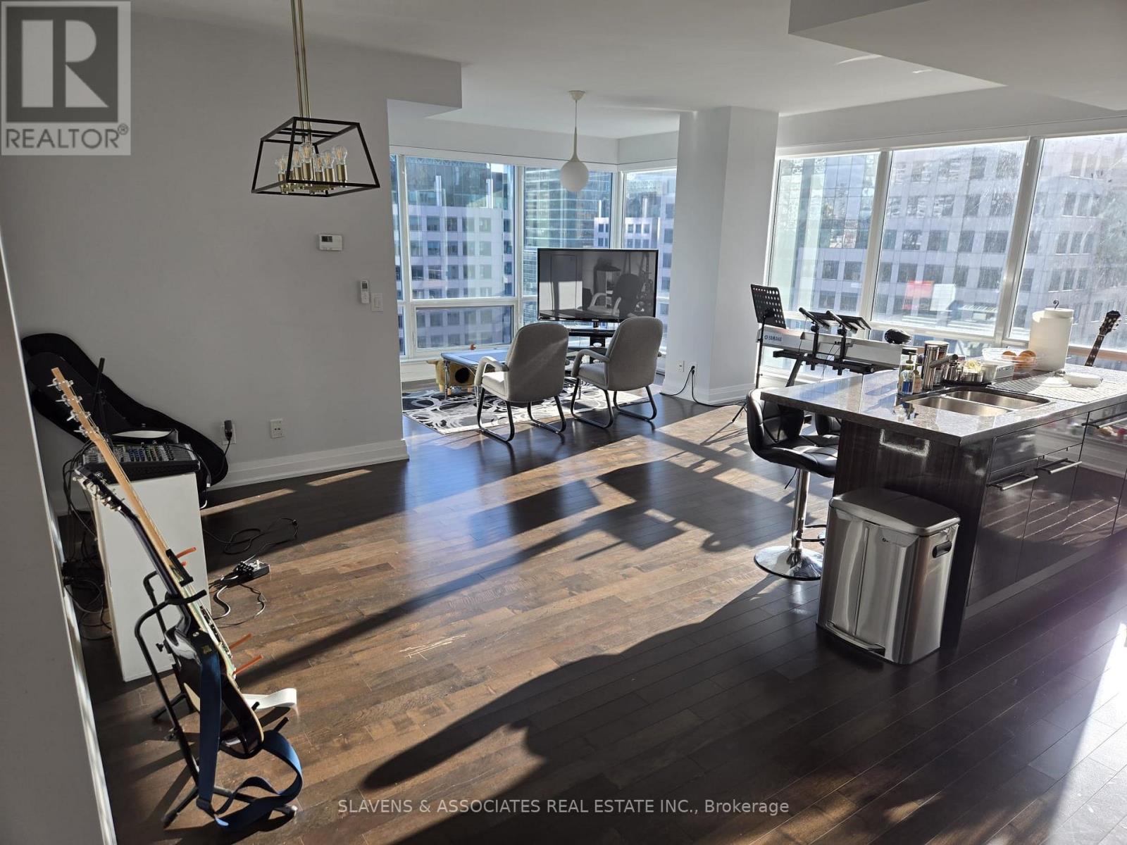 1712 - 80 John Street, Toronto, Ontario  M5V 3X4 - Photo 2 - C12708842