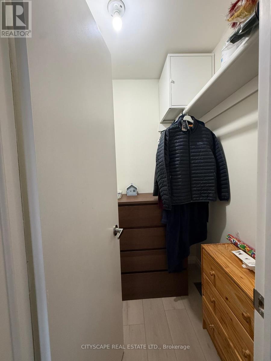 69 Woolenscote Circle, Toronto, Ontario  M9V 4R6 - Photo 16 - W12703554