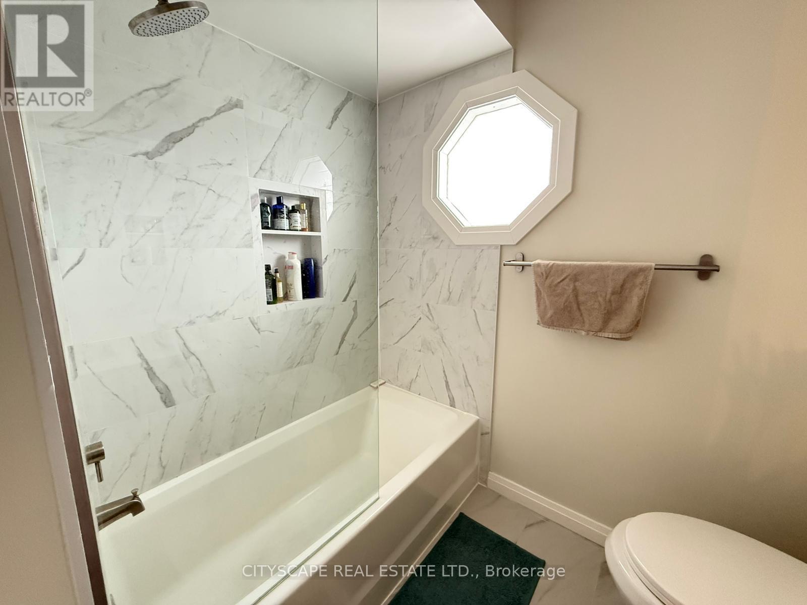 69 Woolenscote Circle, Toronto, Ontario  M9V 4R6 - Photo 13 - W12703554