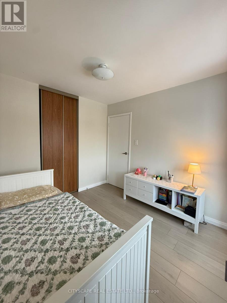 69 Woolenscote Circle, Toronto, Ontario  M9V 4R6 - Photo 25 - W12703554