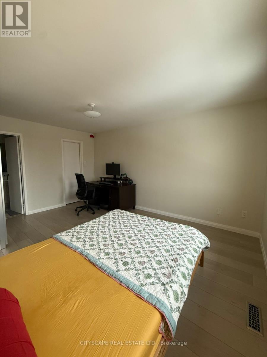 69 Woolenscote Circle, Toronto, Ontario  M9V 4R6 - Photo 23 - W12703554