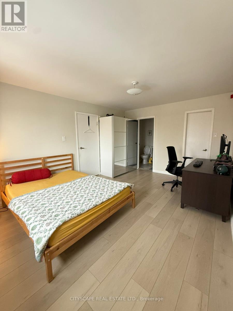 69 Woolenscote Circle, Toronto, Ontario  M9V 4R6 - Photo 5 - W12703554