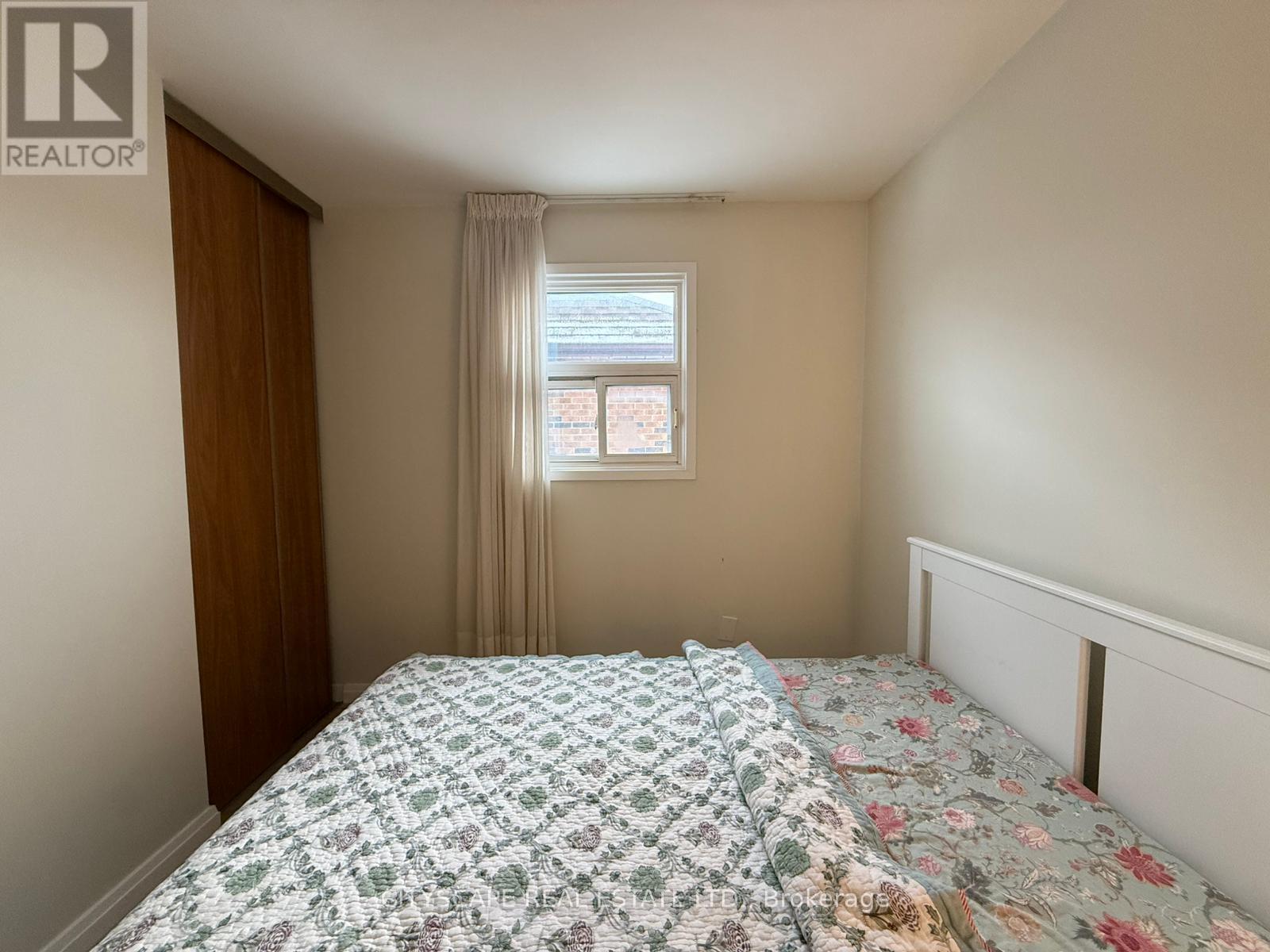 69 Woolenscote Circle, Toronto, Ontario  M9V 4R6 - Photo 9 - W12703554