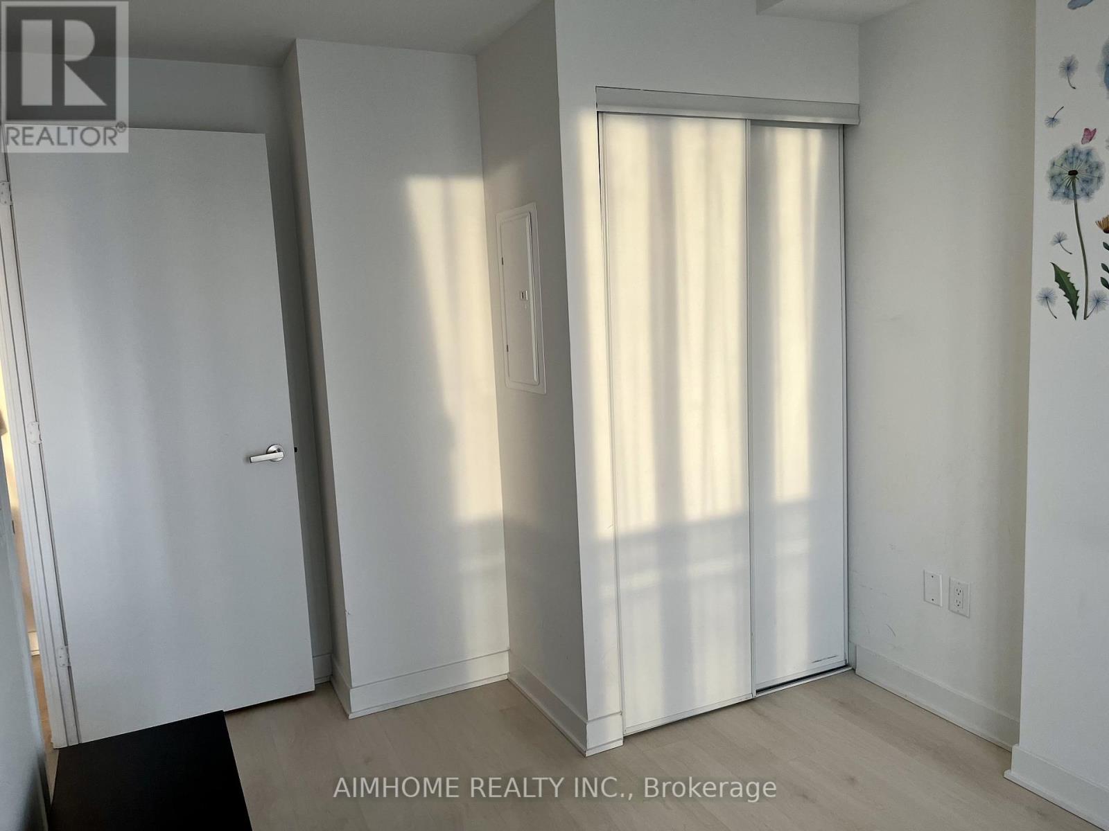 2608 - 3900 Confederation Parkway, Mississauga, Ontario  L5B 0M3 - Photo 6 - W12708932