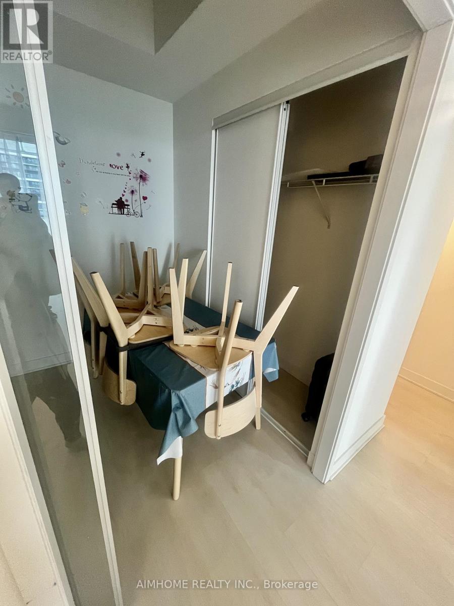 2608 - 3900 Confederation Parkway, Mississauga, Ontario  L5B 0M3 - Photo 9 - W12708932