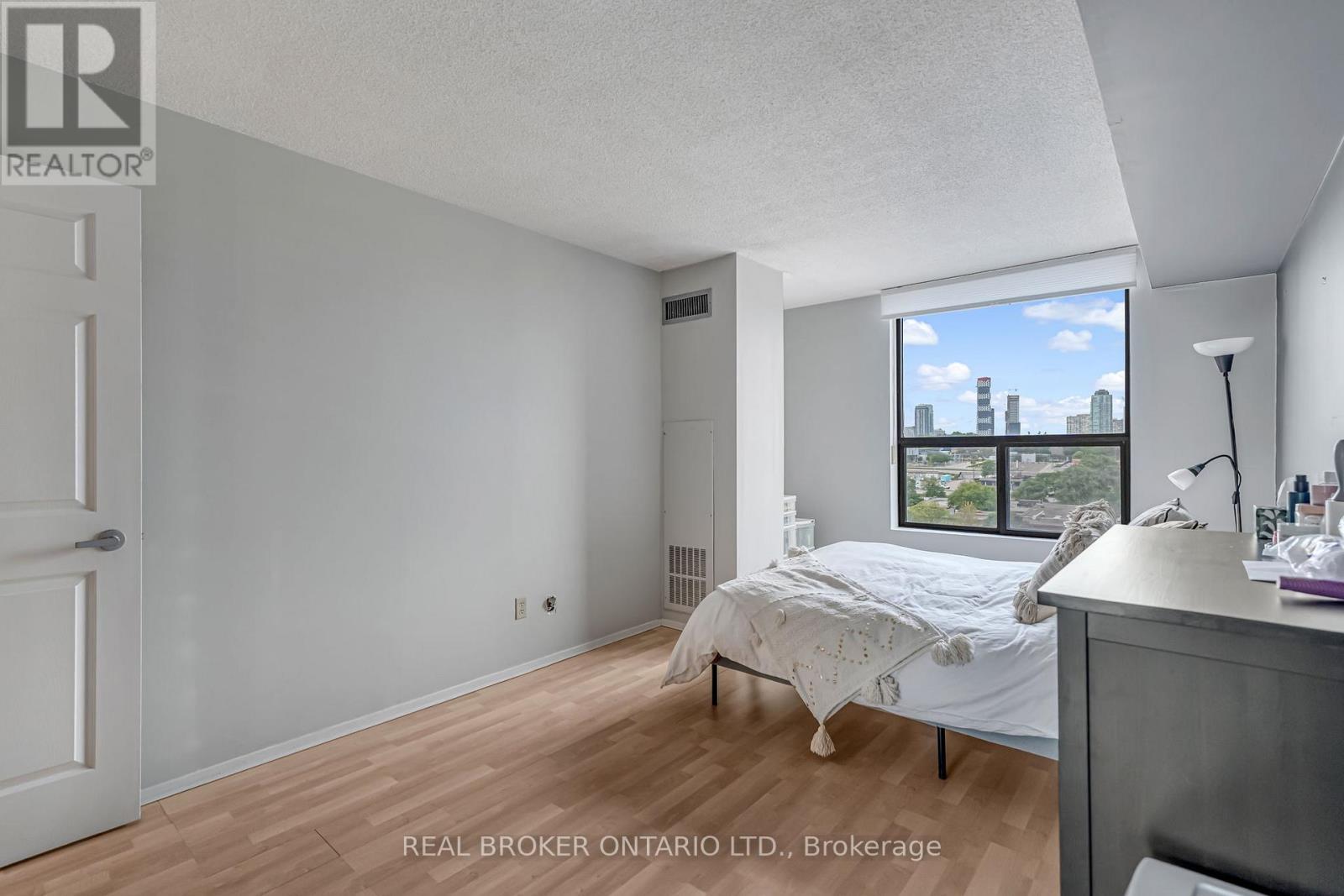 903 - 25 Agnes Street, Mississauga, Ontario  L5B 3X7 - Photo 17 - W12708946