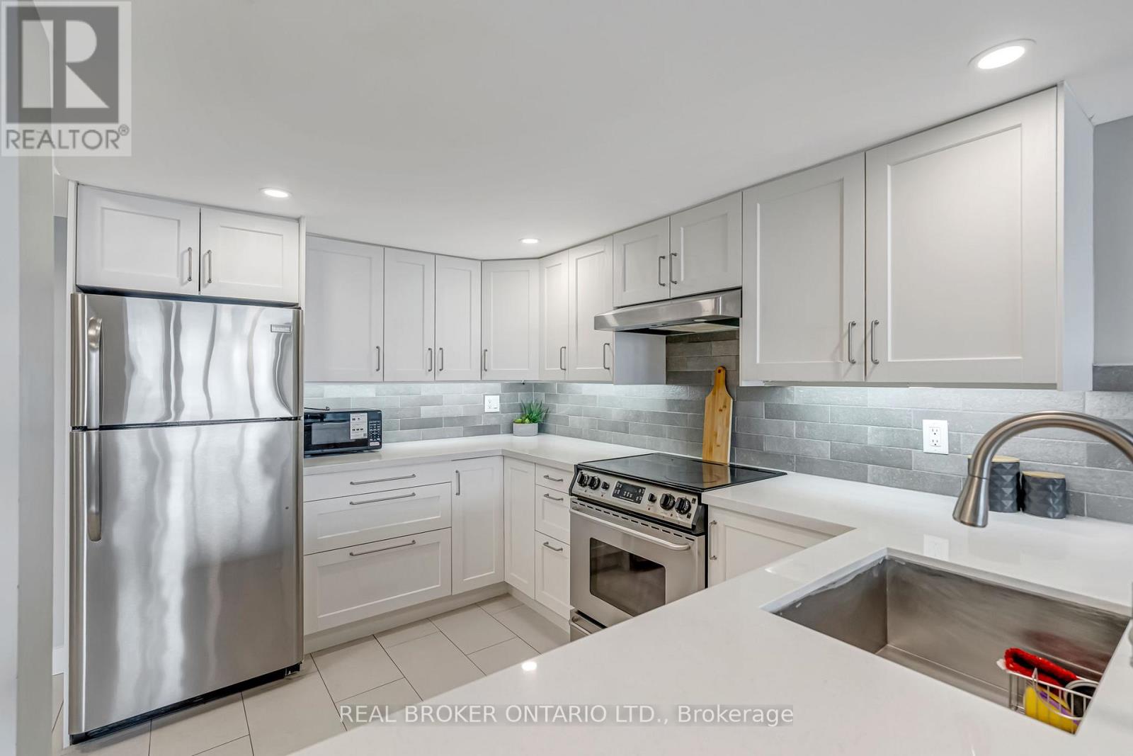 903 - 25 Agnes Street, Mississauga, Ontario  L5B 3X7 - Photo 8 - W12708946