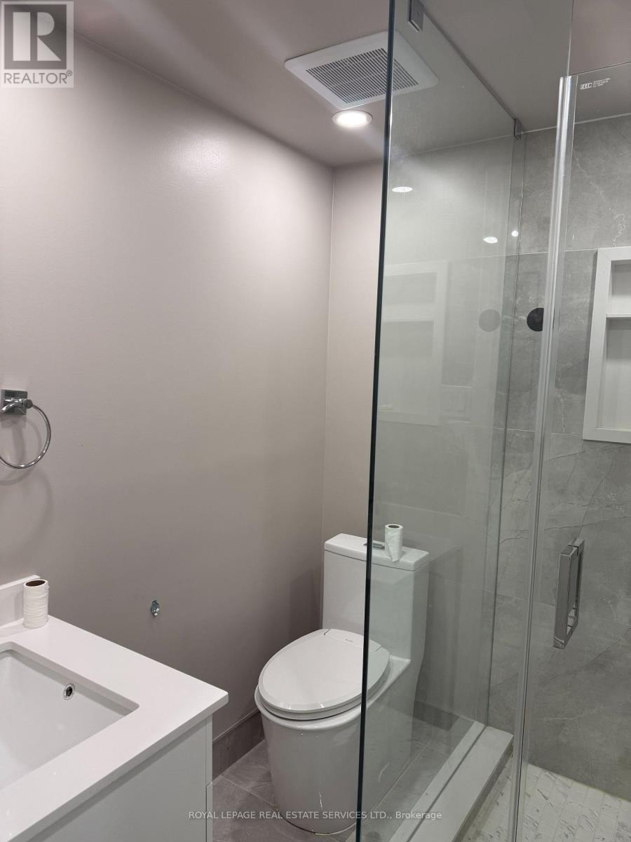 Bsmt - 858 Khan Crescent, Mississauga, Ontario  L5V 2R4 - Photo 10 - W12708968