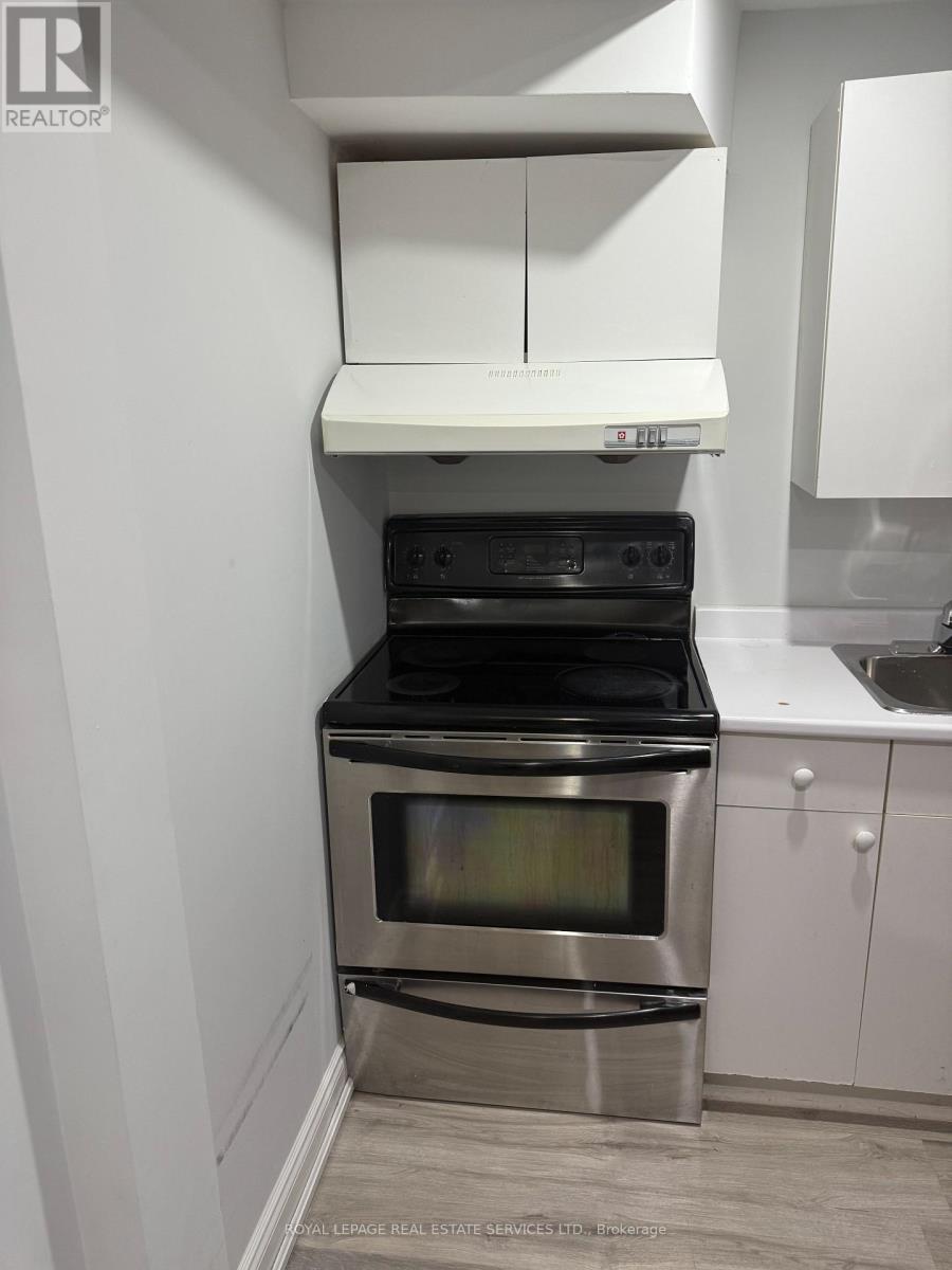 Bsmt - 858 Khan Crescent, Mississauga, Ontario  L5V 2R4 - Photo 11 - W12708968