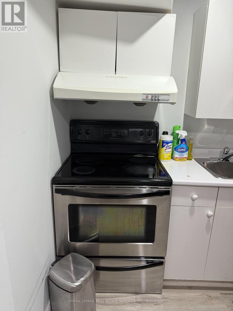 Bsmt - 858 Khan Crescent, Mississauga, Ontario  L5V 2R4 - Photo 12 - W12708968