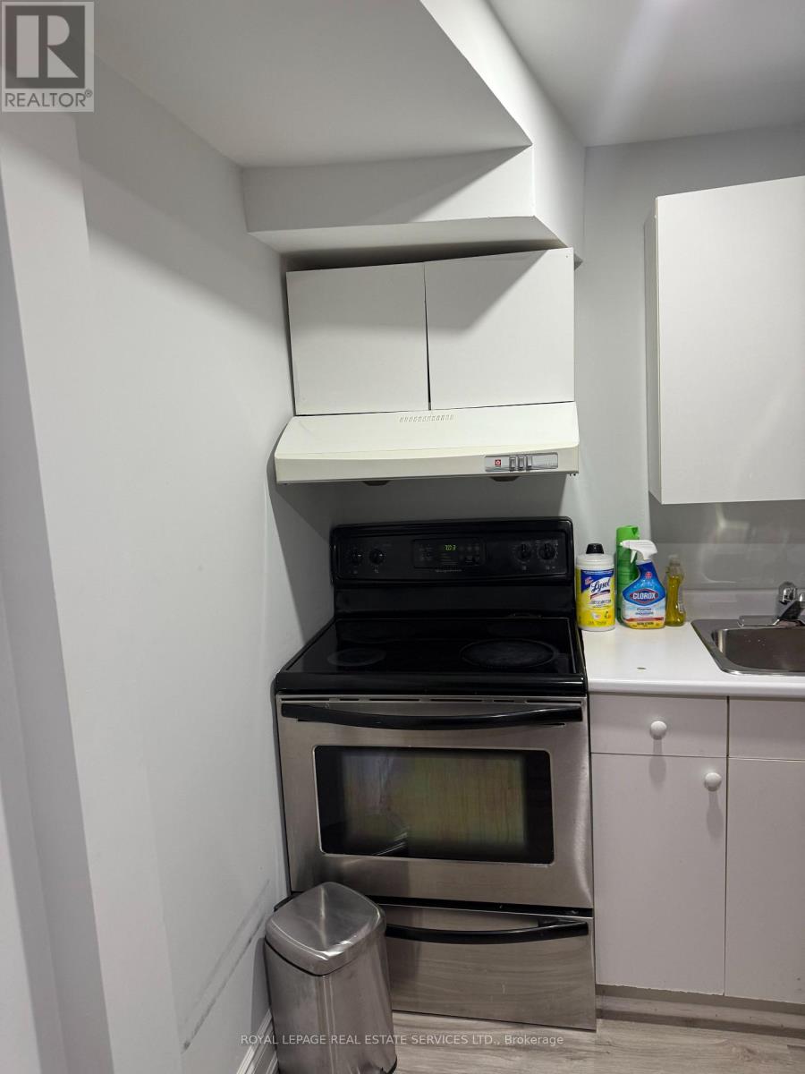 Bsmt - 858 Khan Crescent, Mississauga, Ontario  L5V 2R4 - Photo 14 - W12708968