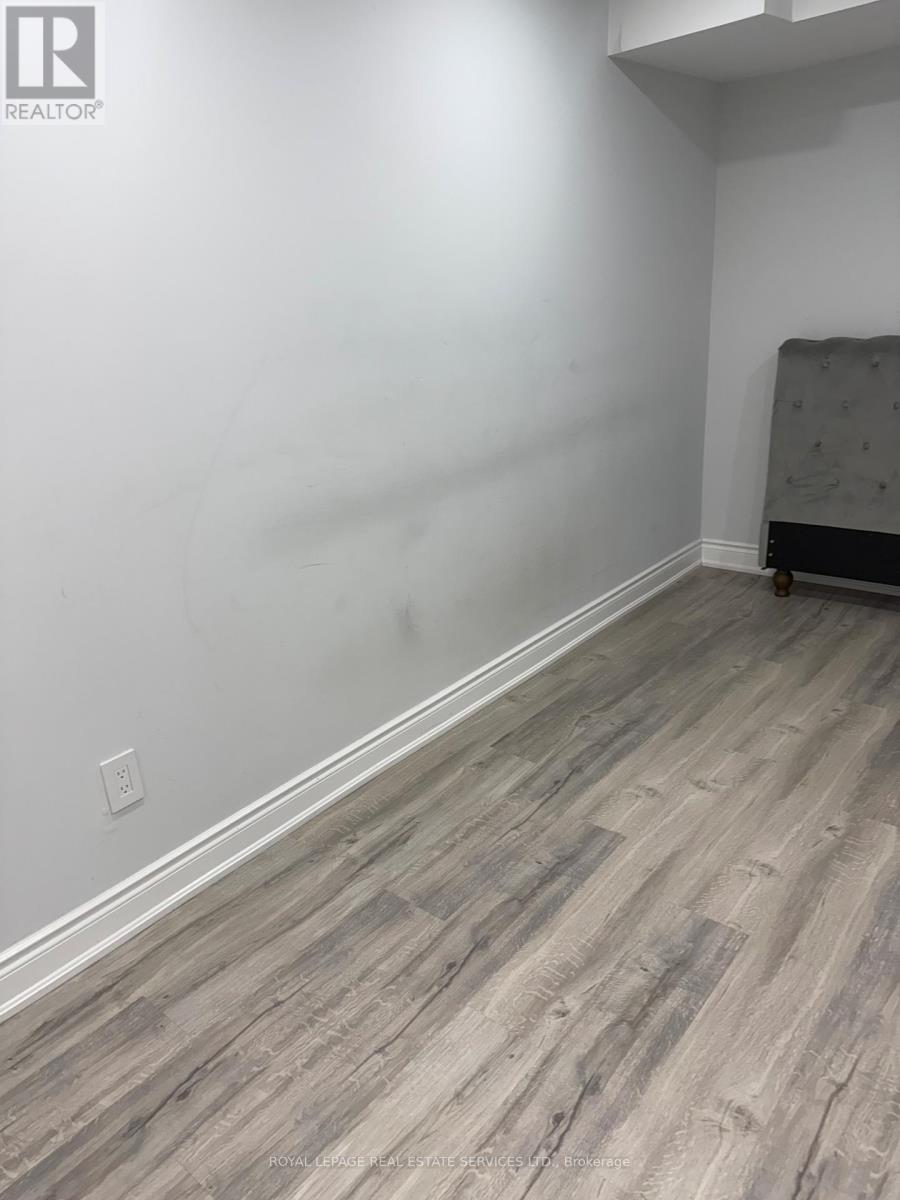 Bsmt - 858 Khan Crescent, Mississauga, Ontario  L5V 2R4 - Photo 4 - W12708968