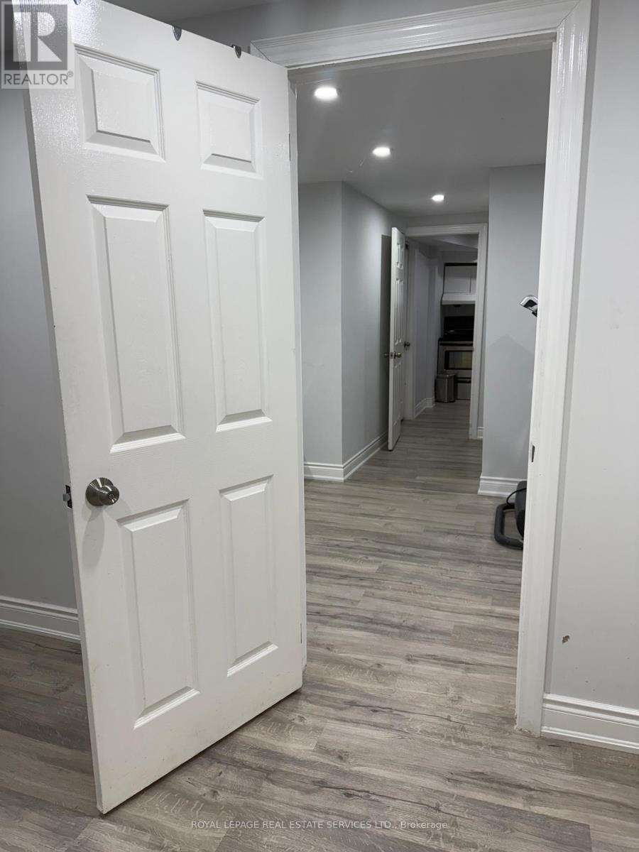 Bsmt - 858 Khan Crescent, Mississauga, Ontario  L5V 2R4 - Photo 6 - W12708968