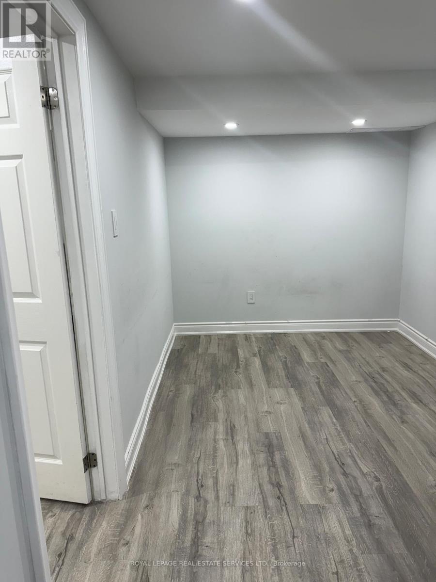 Bsmt - 858 Khan Crescent, Mississauga, Ontario  L5V 2R4 - Photo 7 - W12708968