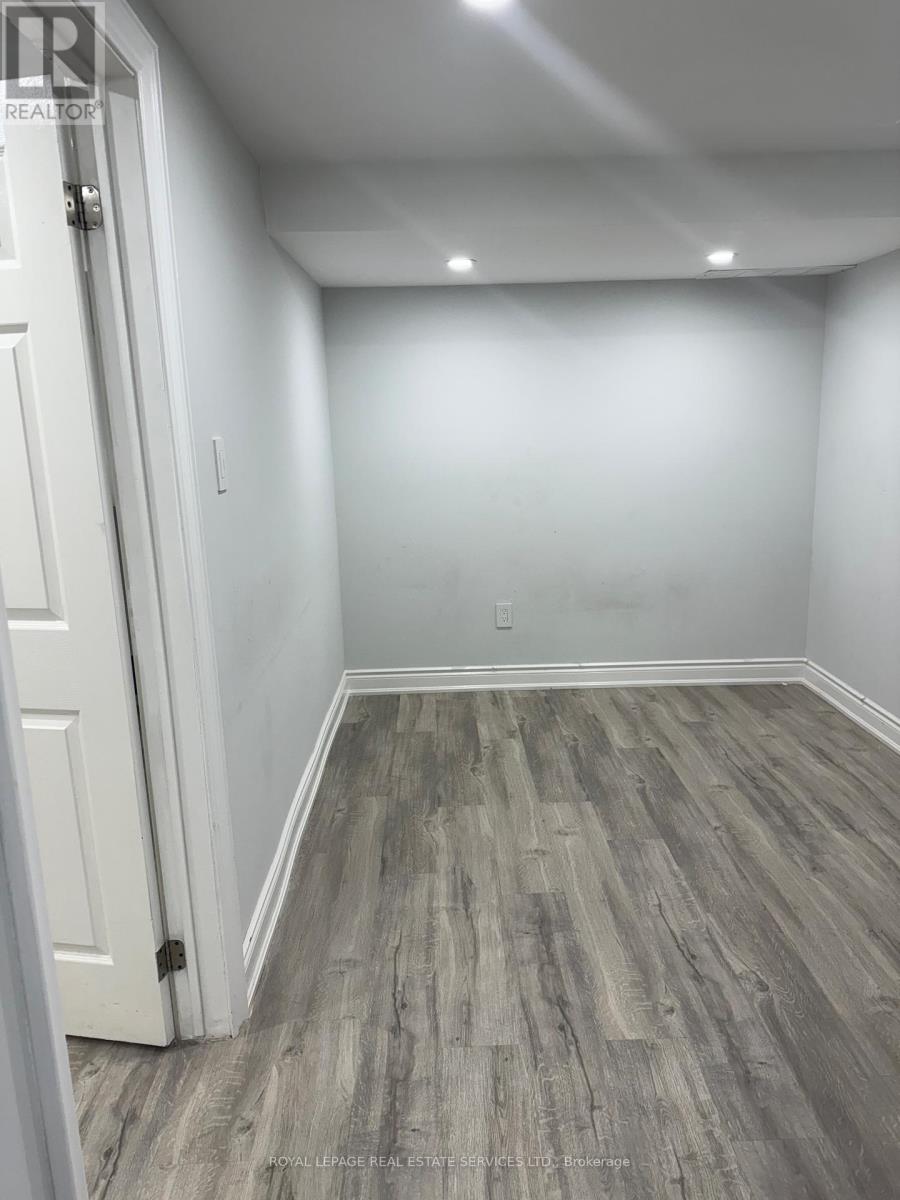 Bsmt - 858 Khan Crescent, Mississauga, Ontario  L5V 2R4 - Photo 8 - W12708968