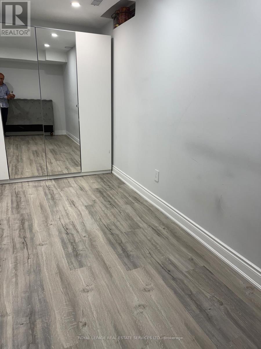 Bsmt - 858 Khan Crescent, Mississauga, Ontario  L5V 2R4 - Photo 9 - W12708968