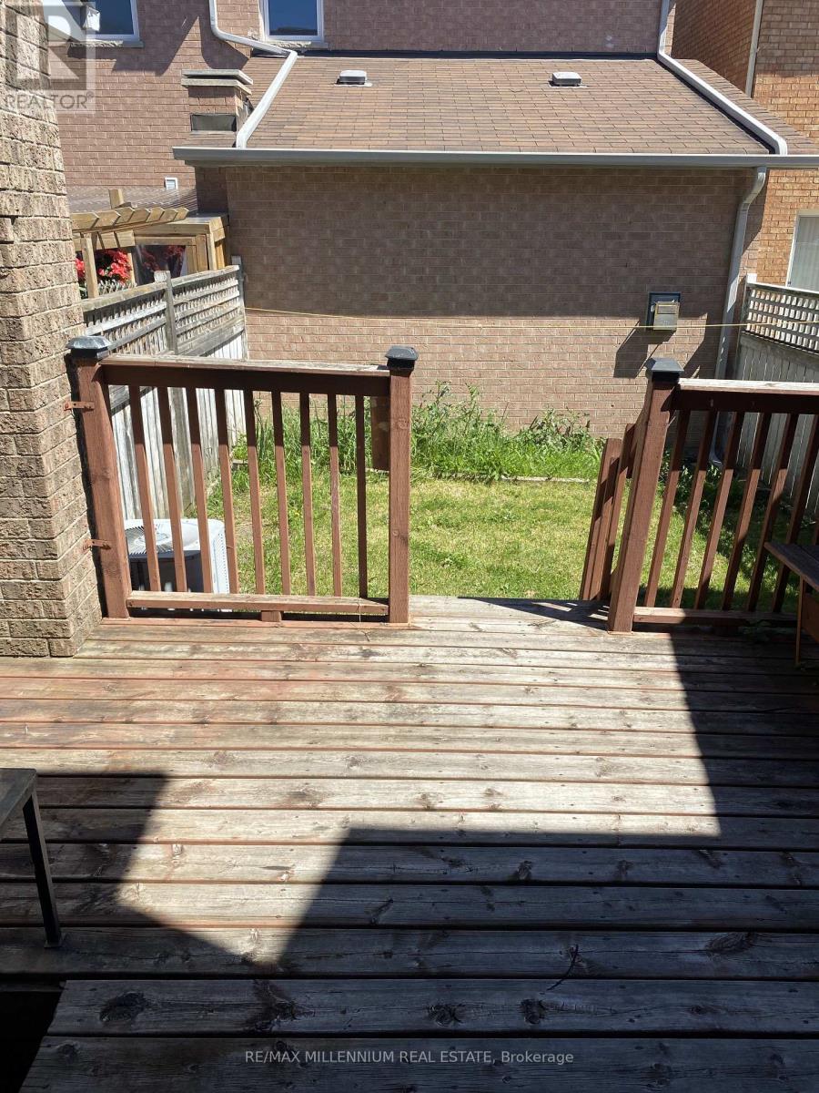 74 Shady Pine Circle, Brampton, Ontario  L6R 1K3 - Photo 9 - W12709034