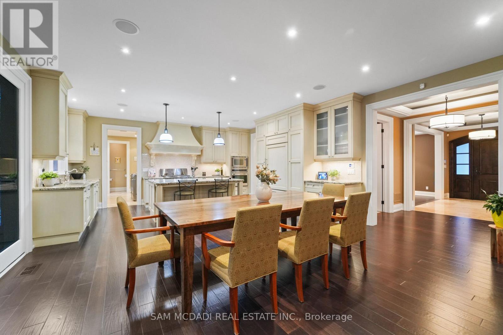 1286 Woodeden Drive, Mississauga, Ontario  L5H 2T6 - Photo 12 - W12709052