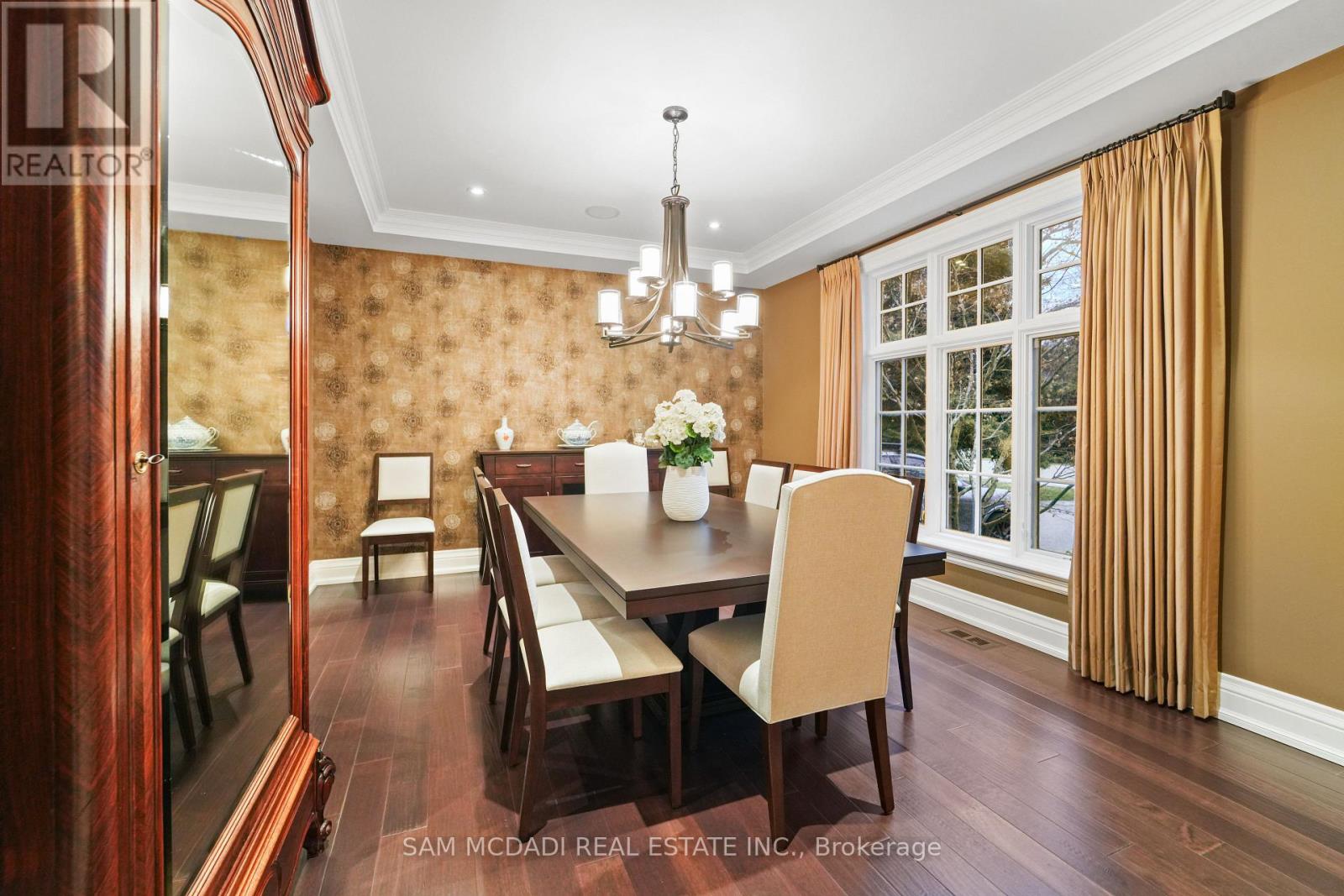 1286 Woodeden Drive, Mississauga, Ontario  L5H 2T6 - Photo 7 - W12709052