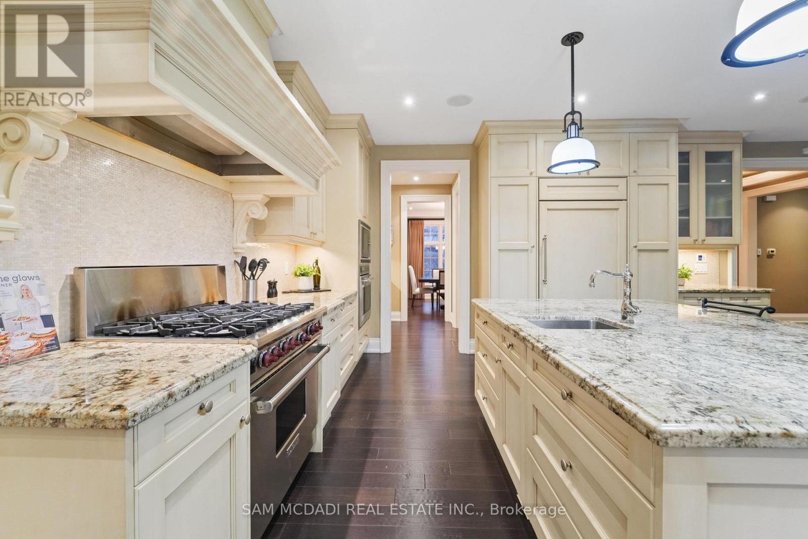 1286 Woodeden Drive, Mississauga, Ontario  L5H 2T6 - Photo 8 - W12709052