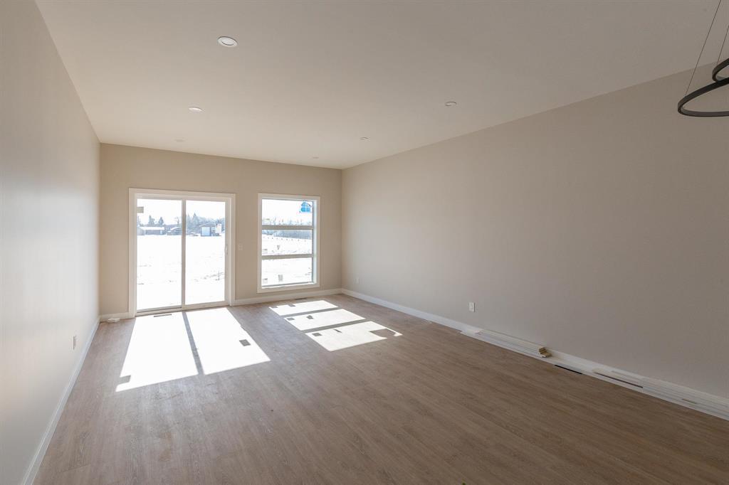 206 Clubhouse Drive, Lorette, Manitoba  R5K 1G9 - Photo 3 - 202523295