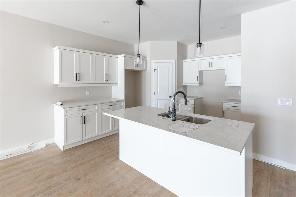 206 Clubhouse Drive, Lorette, Manitoba  R5K 1G9 - Photo 2 - 202523295