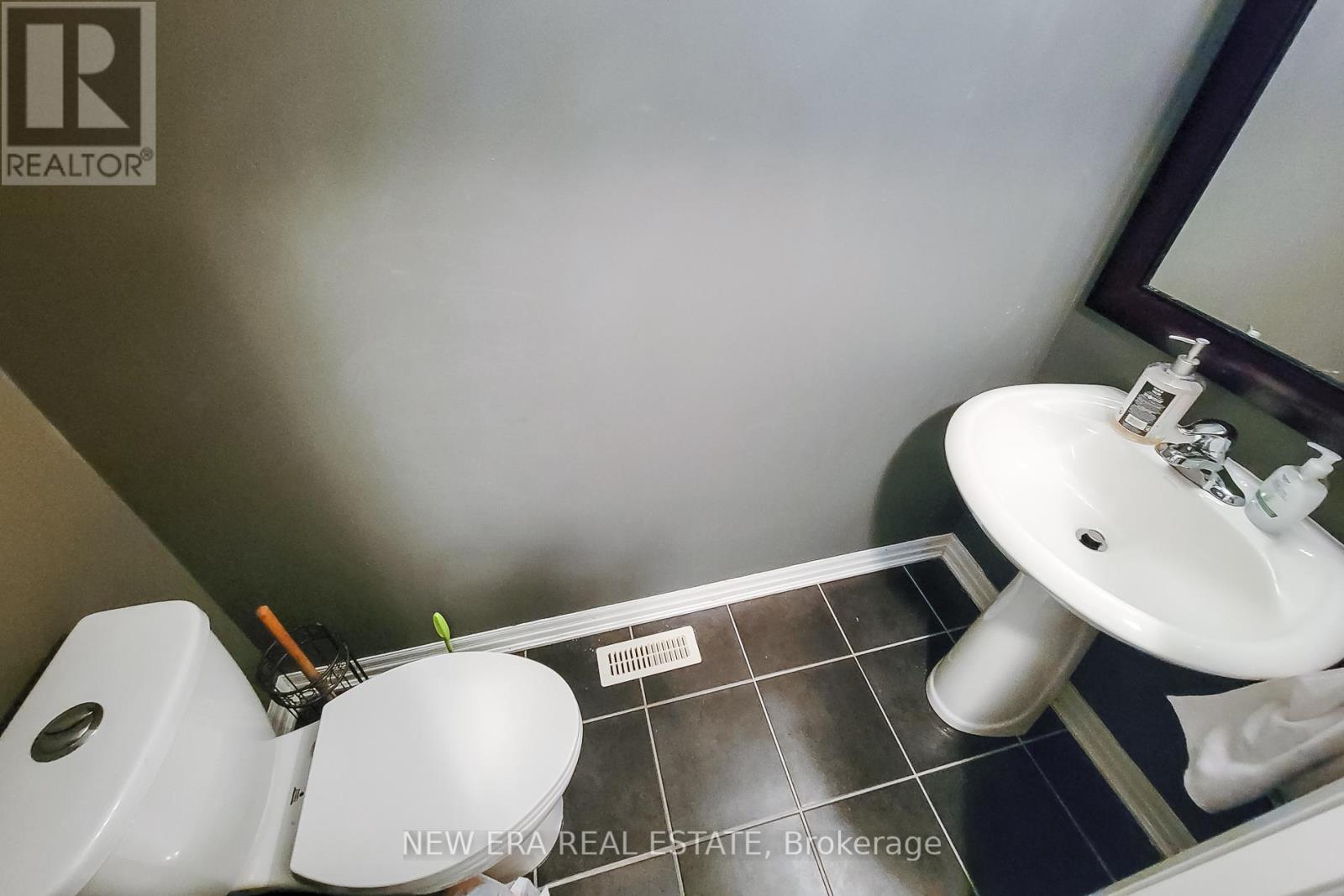 128 Montreal Circle, Hamilton, Ontario  L8E 0C8 - Photo 22 - X12708982