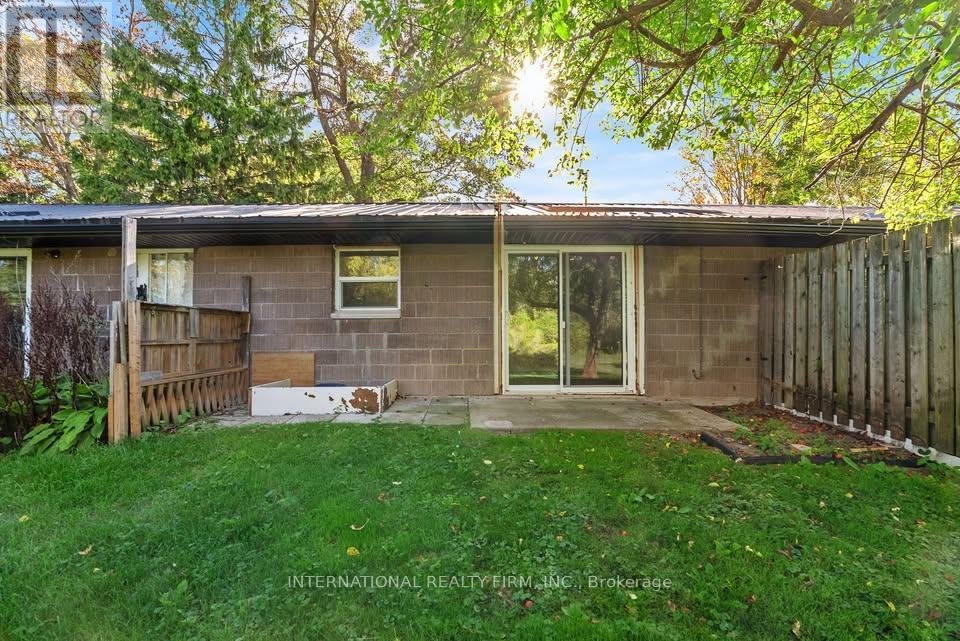 9921 Superior Street, Lambton Shores, Ontario  N0M 2L0 - Photo 13 - X12709084