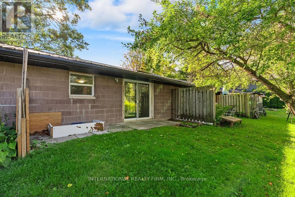 9921 Superior Street, Lambton Shores, Ontario  N0M 2L0 - Photo 14 - X12709084