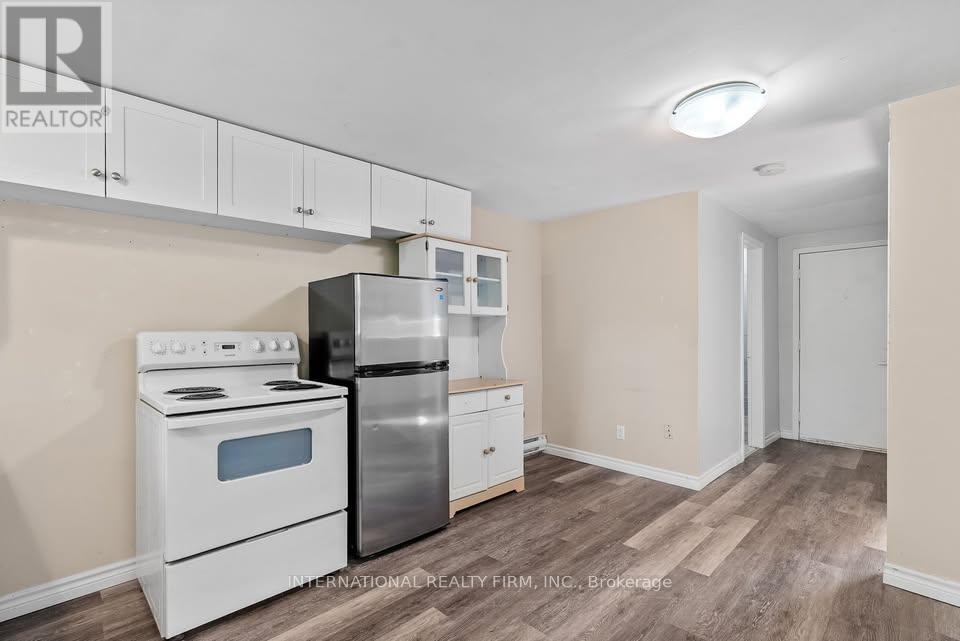 9921 Superior Street, Lambton Shores, Ontario  N0M 2L0 - Photo 2 - X12709084