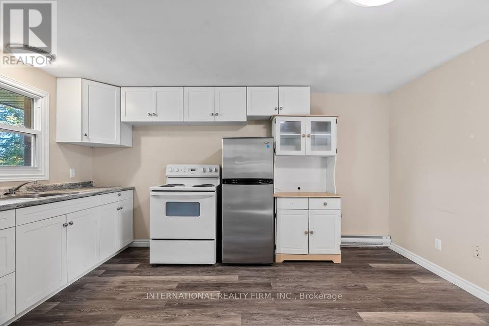 9921 Superior Street, Lambton Shores, Ontario  N0M 2L0 - Photo 3 - X12709084