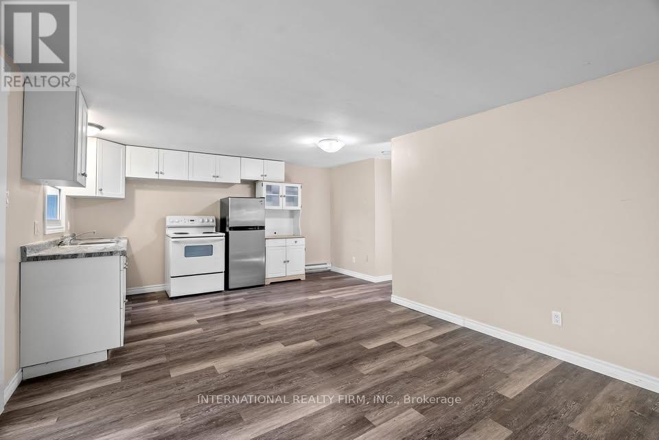 9921 Superior Street, Lambton Shores, Ontario  N0M 2L0 - Photo 6 - X12709084