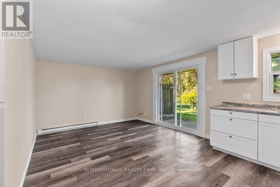 9921 Superior Street, Lambton Shores, Ontario  N0M 2L0 - Photo 7 - X12709084